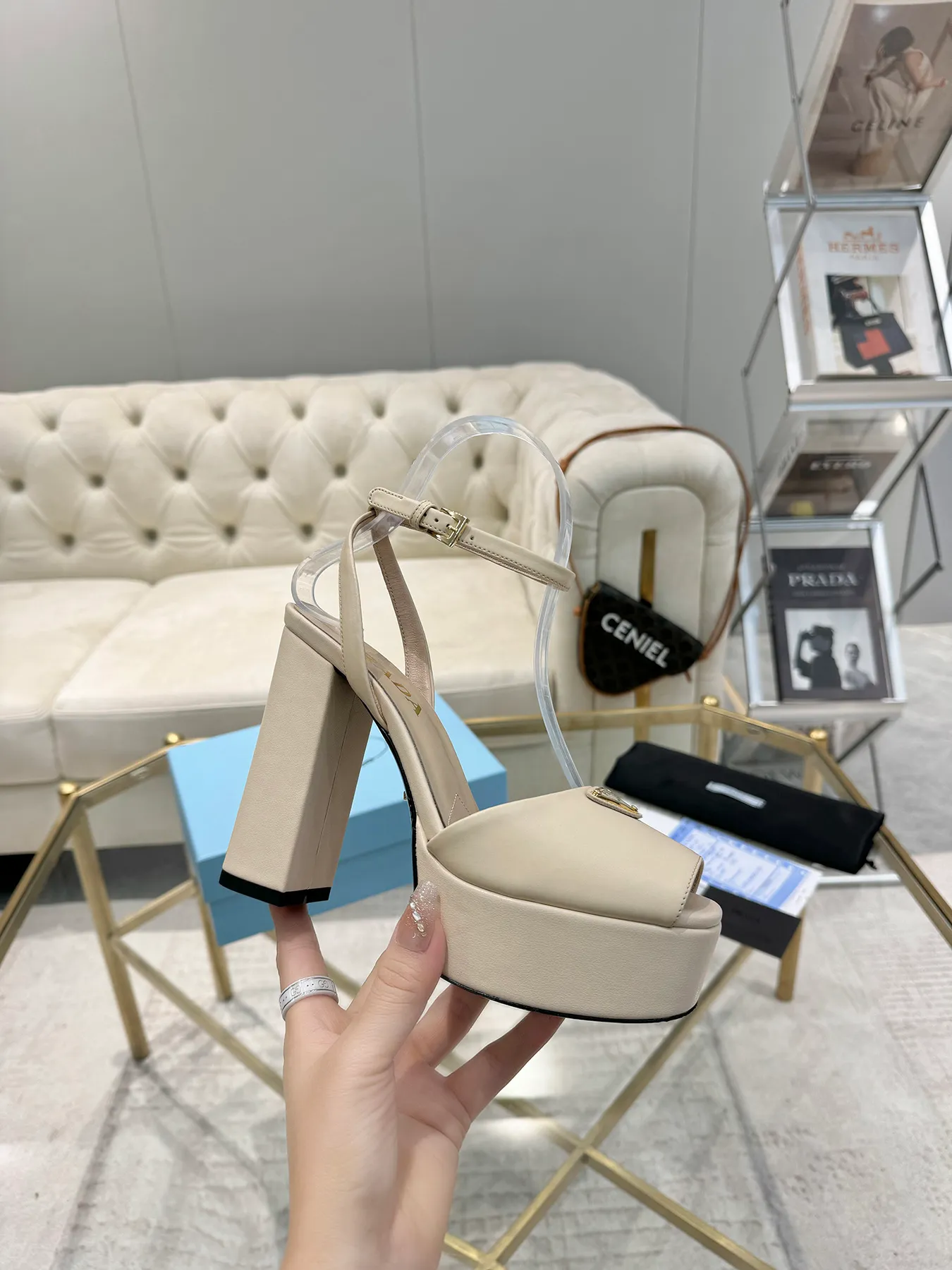 👟👟Ex-factory price 600👟👟 (imitation leather bottom-20) New arrival 👉Ready stock👈Remove the original board and make a 1:1 replica‼ ️The highest version ✅ Prada's early spring catwalk hot style 😘The latest spring style Thick heel square toe water platform series (genuine leather outsole) (simulated leather sole) A must-have for goddesses The upper and the feet are super beautiful 👉The upper is made of imported original calfskin, soft and textured, lining + foot pads, imported sheepskin lining, breathable and comfortable, private model water platform, heel, water platform 4M, heel height 13M Code number 35M-39M (34 40 41 42 customized, non-refundable and non-exchangeable)